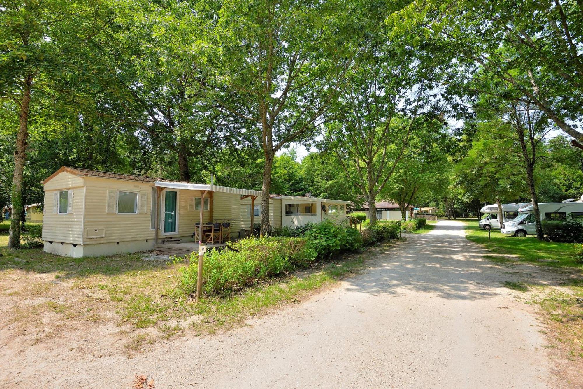 Camping Etang De La Vallee Combreux Εξωτερικό φωτογραφία