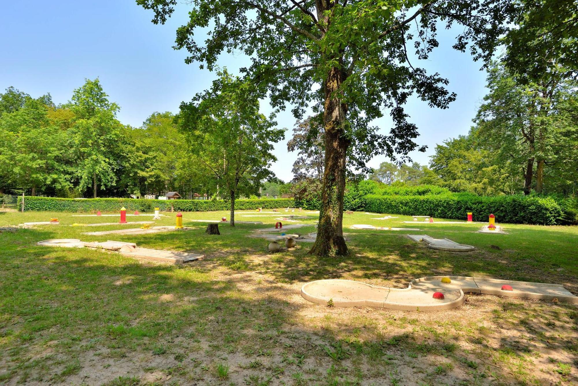 Camping Etang De La Vallee Combreux Εξωτερικό φωτογραφία